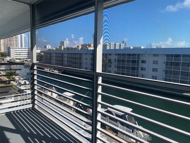 Foto del edificio - 3750 NE 170th St