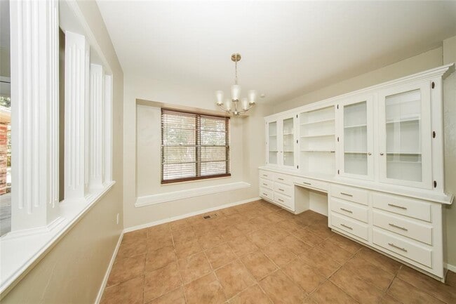 Building Photo - 9725 Pheasant Ln