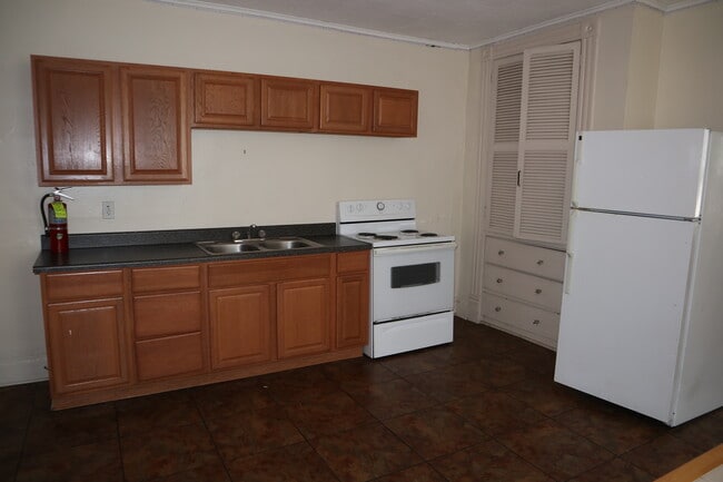 Building Photo - 416 Cherry Ave