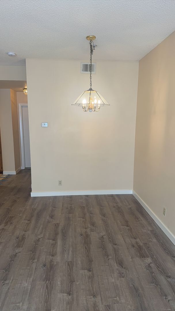 Building Photo - Wonderful 2 Bedroom, 2.5 Bath Condo!