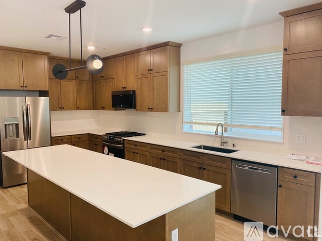 Building Photo - 2846 E Tamarind Dr