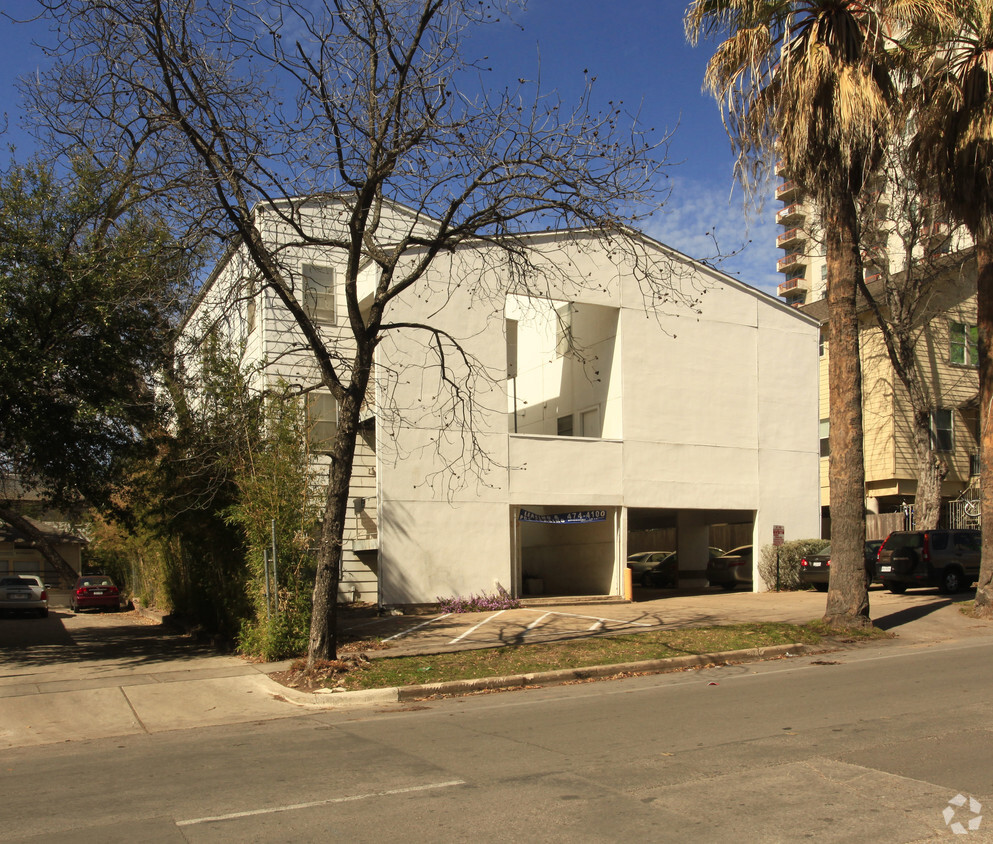Primary Photo - 1910 Nueces St