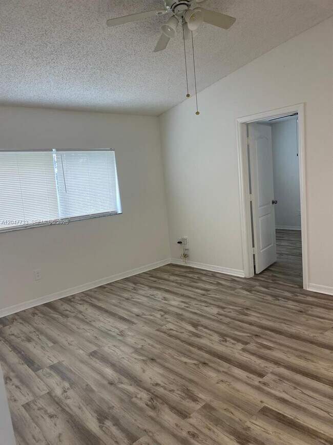 Foto del edificio - 3660 N 56th Ave
