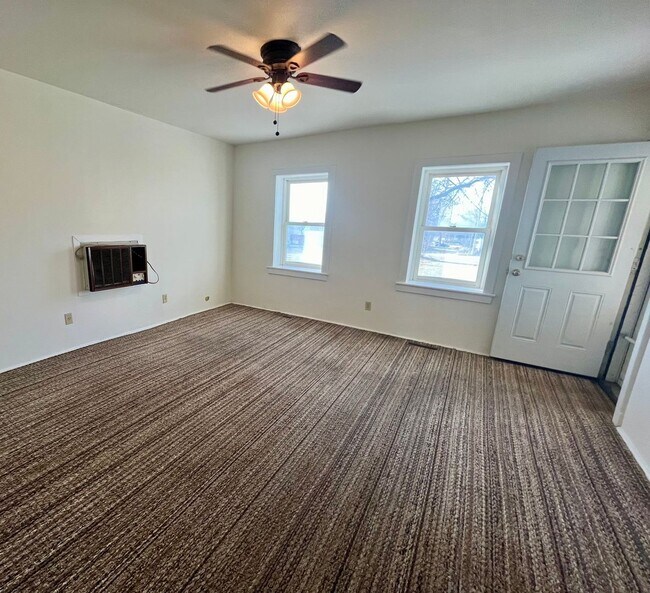 Building Photo - One bedroom with Bonus Room