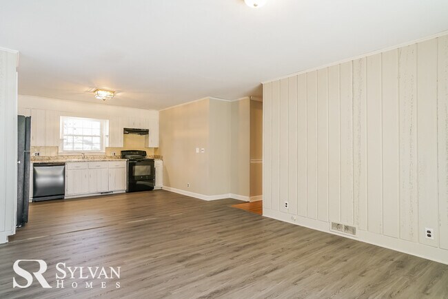Building Photo - Easy living in this 3BR 1.5BA home