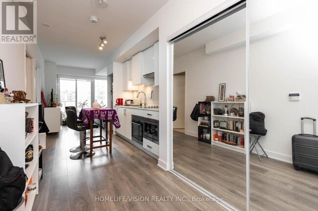 Photo du bâtiment - 99-2499 Broadway Ave