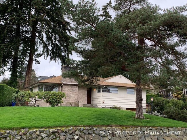 Foto del edificio - 1425 100th Ave NE