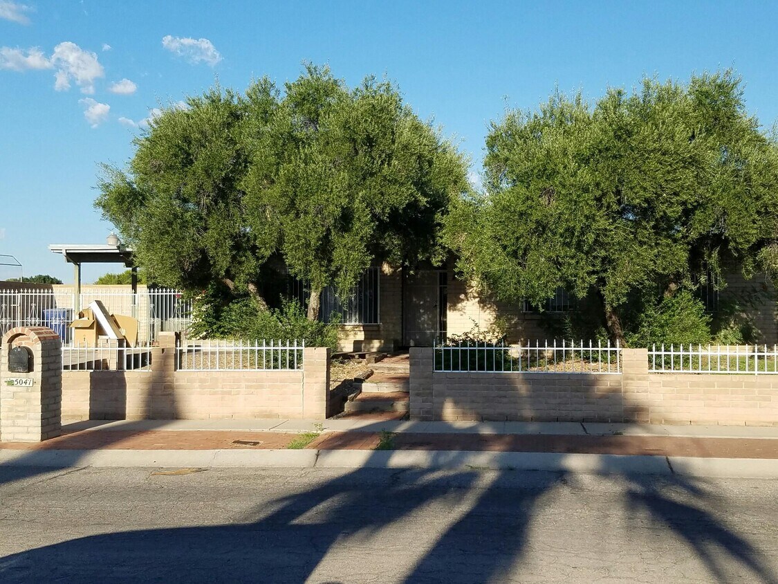 Foto principal - 5041 S Greenway Dr