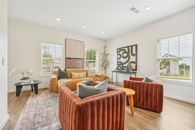 Foto del edificio - 6300 W Memorial Rd