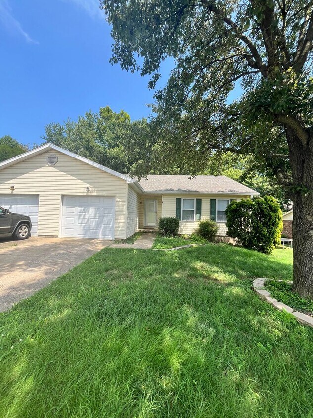 Primary Photo - Recently Renovated 2 Bedroom, 1.5 Bath New...