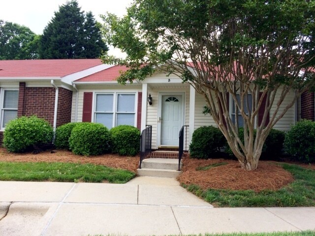 Primary Photo - Outstanding 2BR End Unit Brown Quarters to...