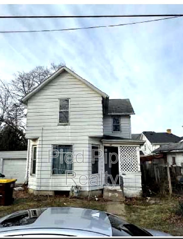 Building Photo - 810 S James Ave