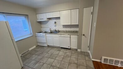 Building Photo - 448 Eichelberger St
