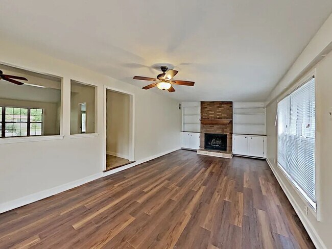 Foto del edificio - 778 N Elmwood Dr