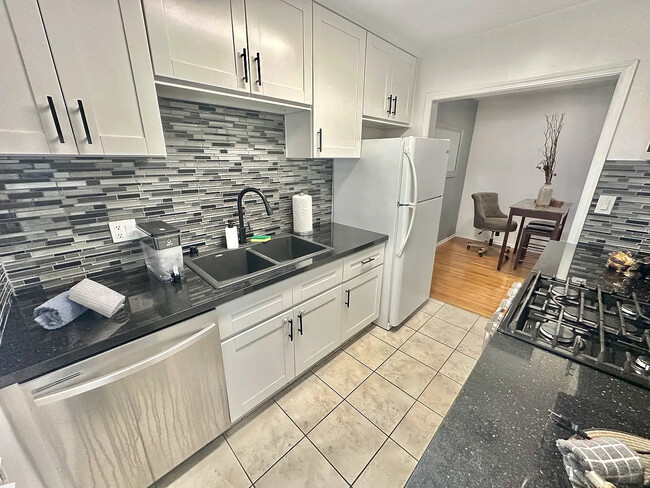 KITCHEN AREA - 103 N Hayworth Ave