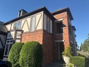 Building Photo - 10133 NE 66th Ln