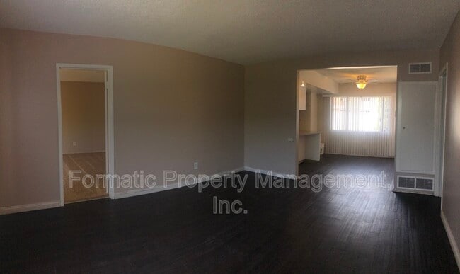 Building Photo - 137 E 223rd St