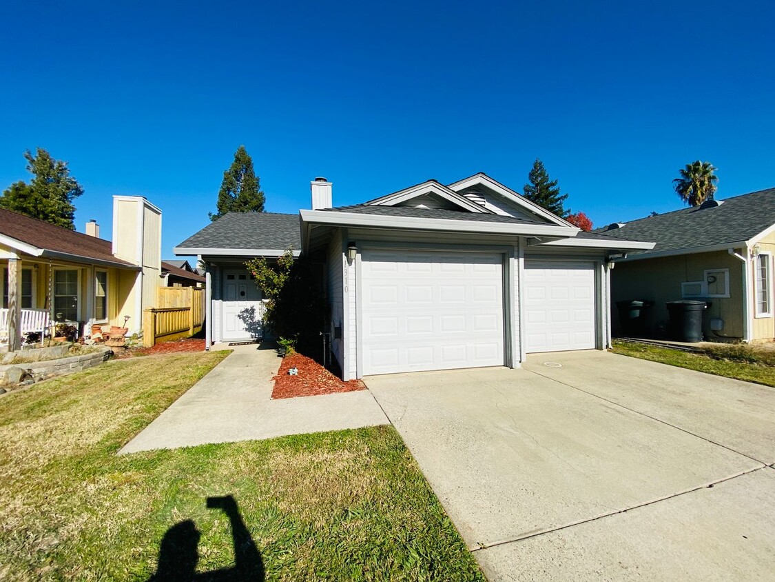 Foto principal - Lovely Roseville Home!