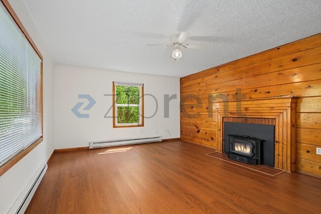 Building Photo - Unit
