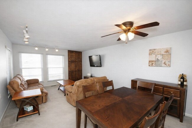 Fotografía del edificio - 10L Dennison Dr