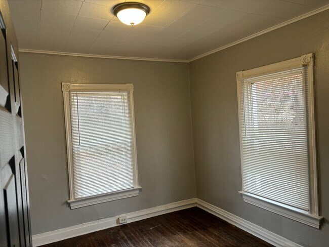 Building Photo - 2427 Switzer Ave