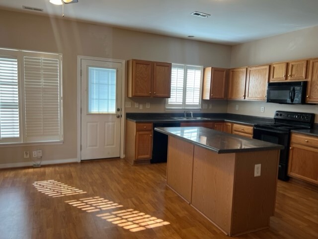 Building Photo - 6747 S Grand Brook Cir