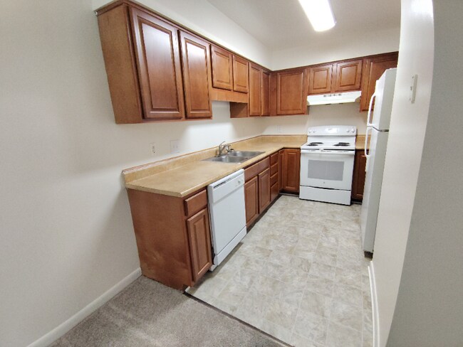 Building Photo - 600 Reusens Rd