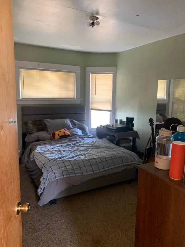 Foto del edificio - 816 University Ave SE