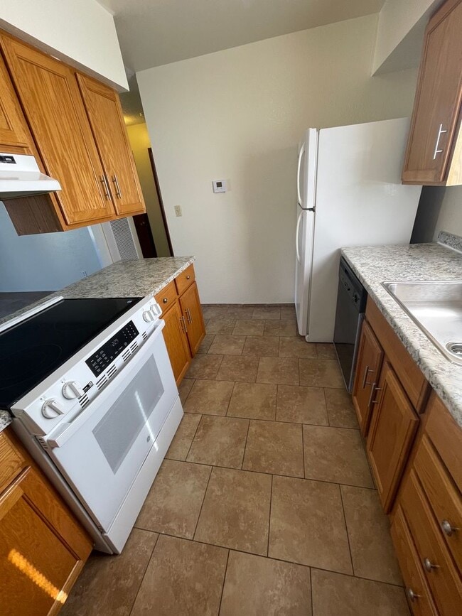 Building Photo - 520-550 Summer [PRM: Marlene] (4)