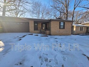 Building Photo - 3 Helen Dr