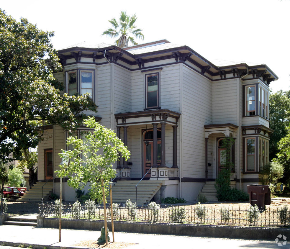Building Photo - 222 4th St