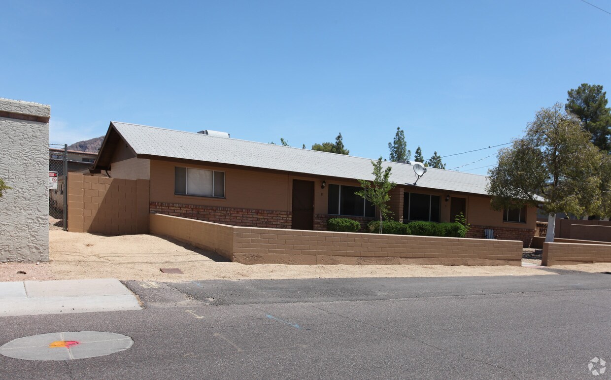 Primary Photo - 5222 E Windsor Ave