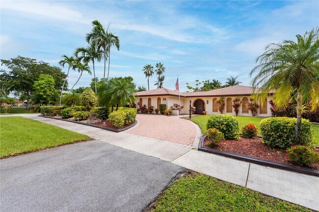 Building Photo - 780 Renmar Dr