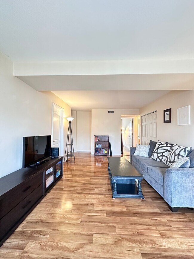 Foto del edificio - 1272 Villa Ln