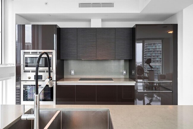 Building Photo - 1080 Brickell Ave
