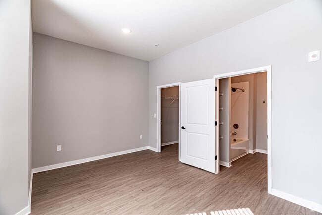 Studio 2 - 442SF Bedroom - 6228 Music City