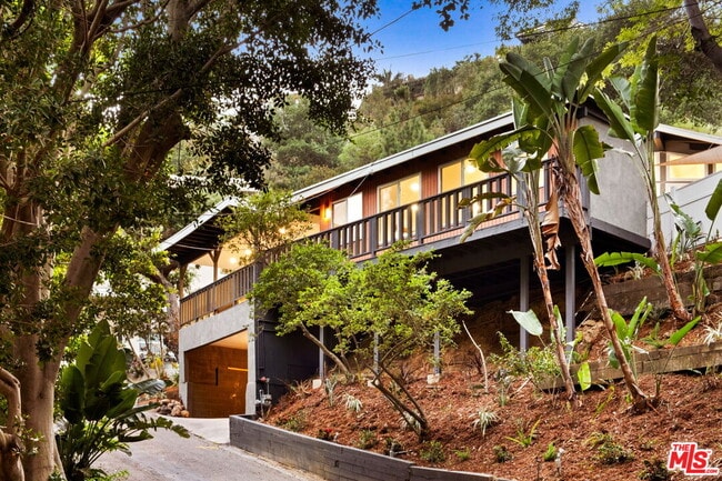 Foto del edificio - 2701 Jalmia Dr