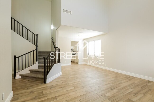 Building Photo - Spacious 5 Bedroom with Large Kitchen