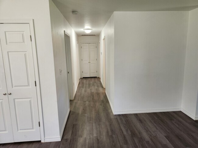 Foto del edificio - 1303 S Iowa Ave