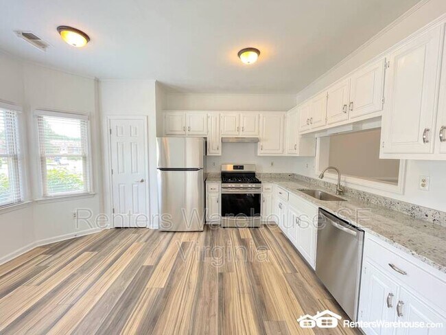 Building Photo - 630 Creekside Ct