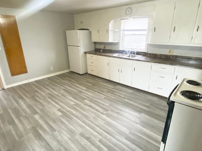 Foto del edificio - 1704 Merrill Ave