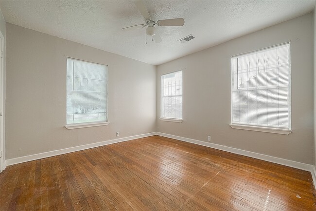 Foto del edificio - 1114 Cresline St