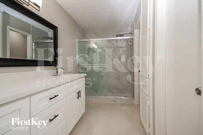 Building Photo - 2514 Palace Dr