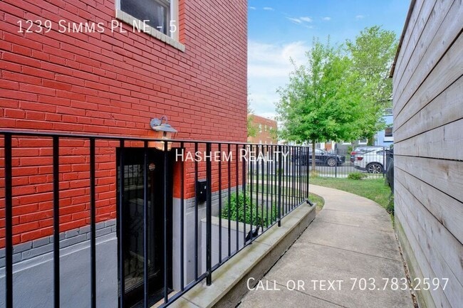 Building Photo - 1239 Simms Pl NE