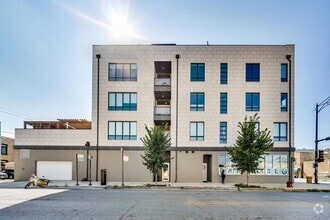 Building Photo - 1801 W Chicago Ave