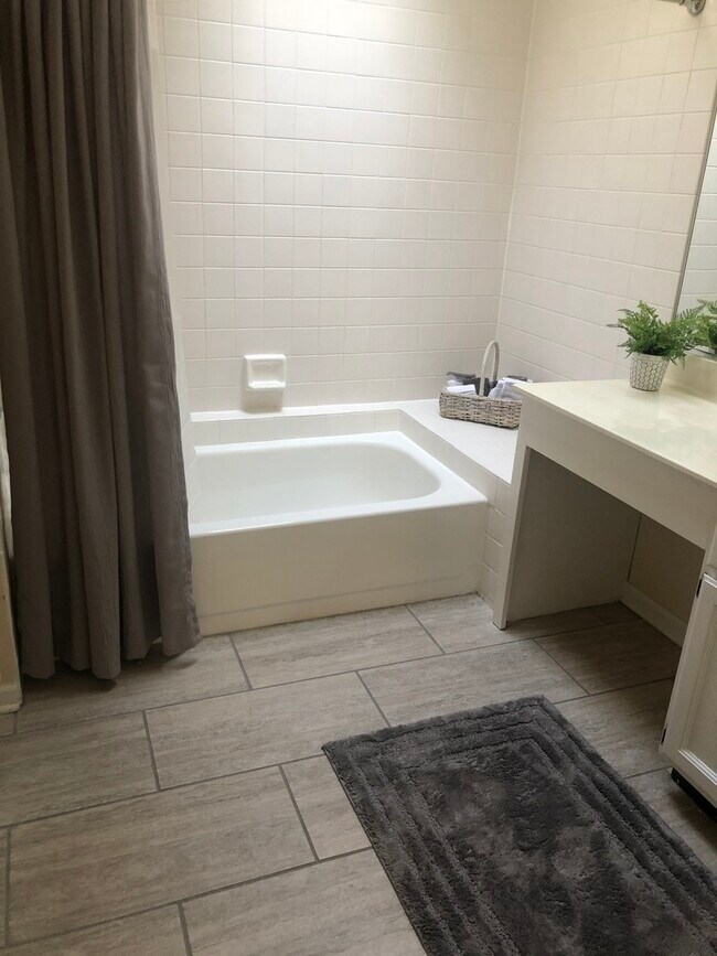 Foto del edificio - 827 Shoreline Rd