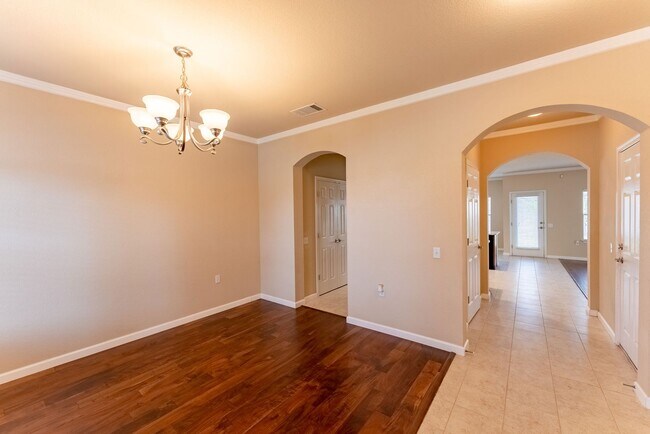 Foto del edificio - Luxe Living Unveiled: Your 4-Bedroom Oasis...