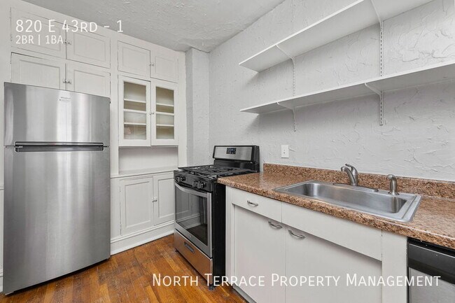 Foto del edificio - Historic Charm Meets Modern Vibes – 2BR w/...