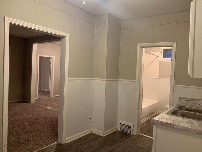 Foto del edificio - 6210 Bonna Avenue