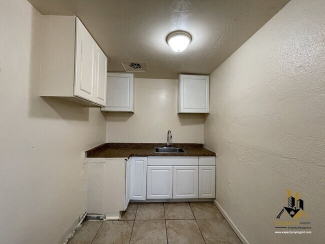 Building Photo - 1 Bedroom Clean and Ready to Rent